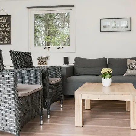 Secluded Bungalow In Laag-soeren With Garden בית נופש